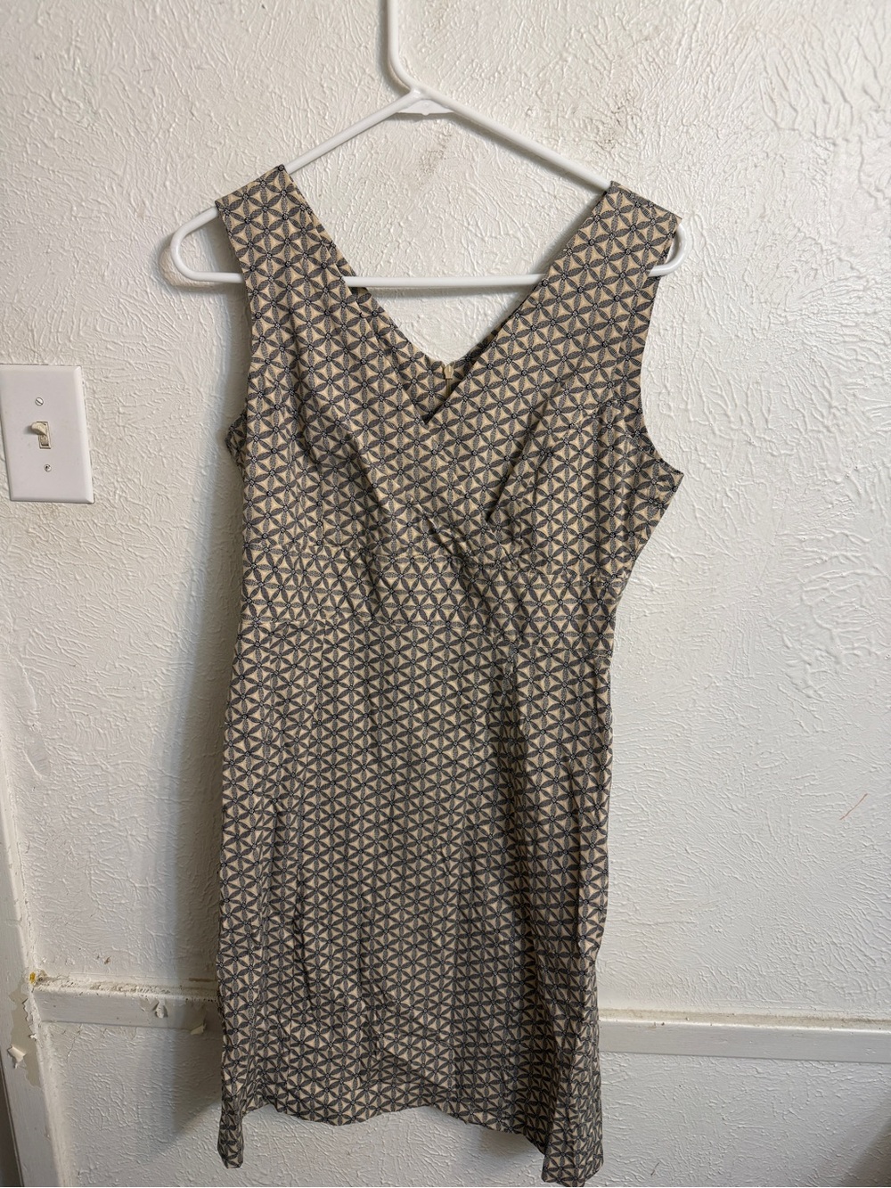 Gap Sleeveless Geometric V-Neck Dress in Taupe and Navy